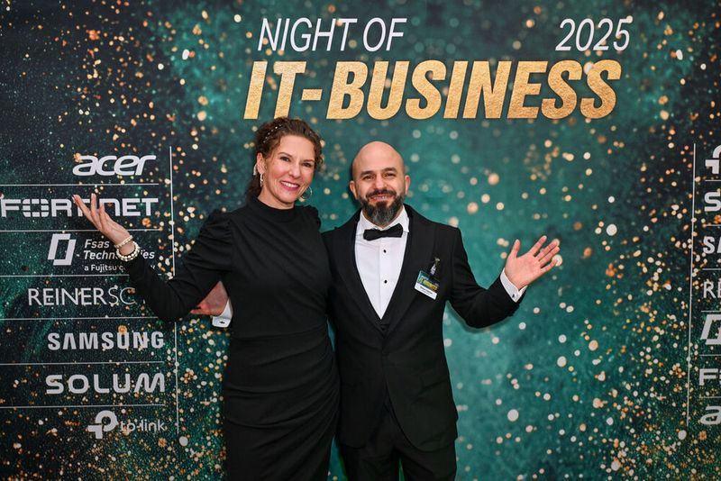 Stefanie Douglas und Reduan Azarkan (Verbatim) sind gespannt, welcher ihrer Distris gewinnen wird. (Bild: Hannes Magerstädt)