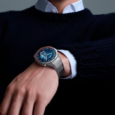 Verrechnet! Der linke Arme des Huawei-Managements – hier mit hauseigener Watch verziert – kann lässig nach unten hängen. Denn trotz aller Sanktionen aus dem Westen und den USA wächst das Hightech-Unternehmen unaufhaltsam. Hier mehr zu den Gründen ... (Bild: Huawei)