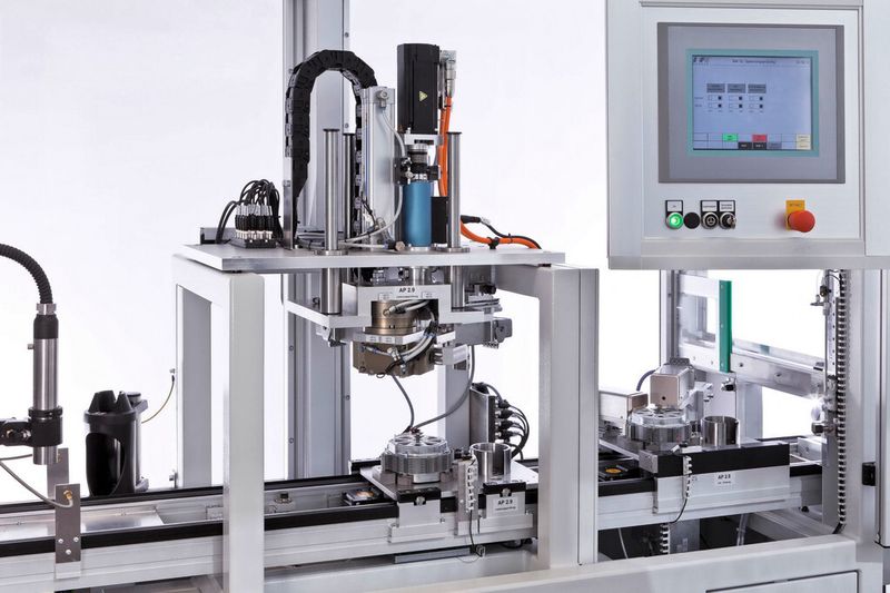 Bild 5: Auf dem Motorprüfstand werden die Motoren auf Betriebsisolation und Belastung getestet. (Bild: IEF Werner)