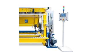 Die elektrischen Werkzeugträger von Frimo, dienen etwa für das Hinterschäumen von Kfz-Teppichen. Laut Hersteller genießen die Anwender viele Vorteile im Vergleich zu den marktüblichen, hydraulisch angetriebenen Anlagen. Allen voran stehe die enorme Energieersparnis. (Frimo)