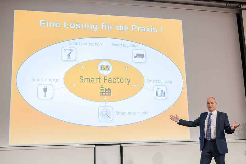 Peter Gucher, General Manager von B&R, präsentierte Industrie 4.0-Lösungsansätze. (Bild: B&R)