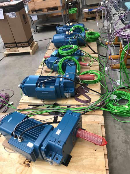 Kasto hat bei der Lagermodernisierung für Sülzle Hagmeyer auch die komplette Antriebstechnik am Lagerkran auf neuesten Stand gebracht. (Bild: Kasto)