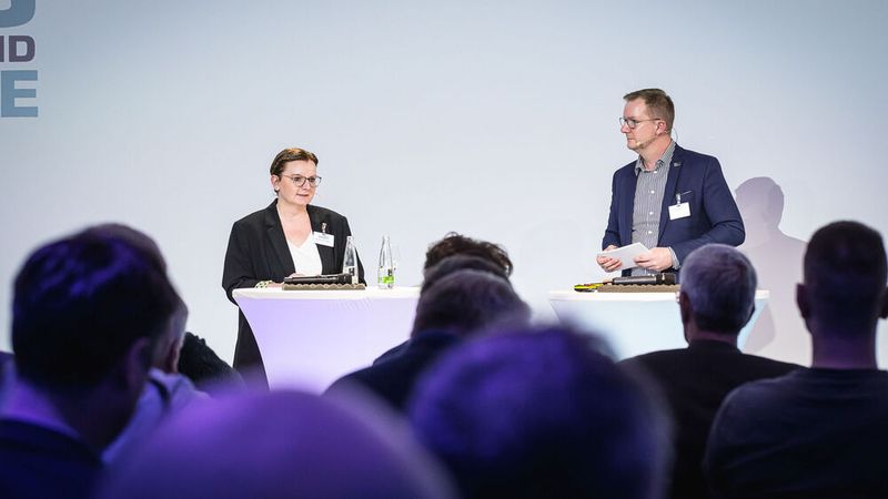 ..Stephanie Krüger, HRtbeat, über den Fachkräftemangel in der Branche und wie man ihm begegnen kann. (Bild: Stefan Bausewein)