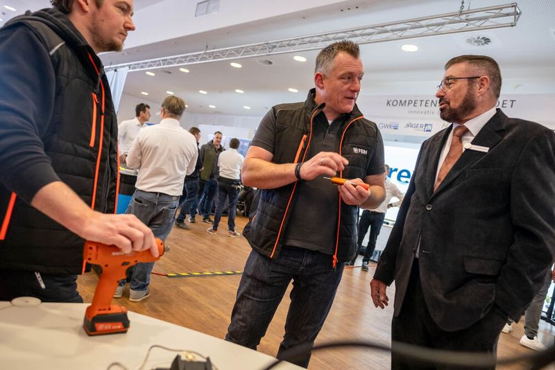 Im Mittelpunkt standen wieder viele Fachgespräche zwischen Besuchern und Ausstellern. (Bild: PHOTOVISION-DH GmbH)