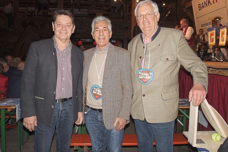 Gäste aus Nord und Süd: (v. li.) Alois Huber (Kfz-Innung Augsburg), Fetullah Akbaba und Fritz Henze (beide Kfz-Innung Niedersachsen-Mitte).  (Bild: Zietz/»kfz-betrieb«)