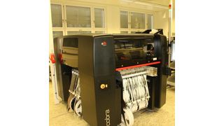 Der Bestückautomat Cobra von Essemtec lässt sich von vier Seiten aufrüsten und bietet hohe Flexibilität (essemtec/beflex)