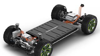 Teil des Baukastens ist ein 150 kW/204 PS und 310 Newtonmeter starker E-Motor in Kombination mit Ein-Gang-Getriebe und 62 kWh großer Lithium-Ionen-Batterie. (Bild: Volkswagen)