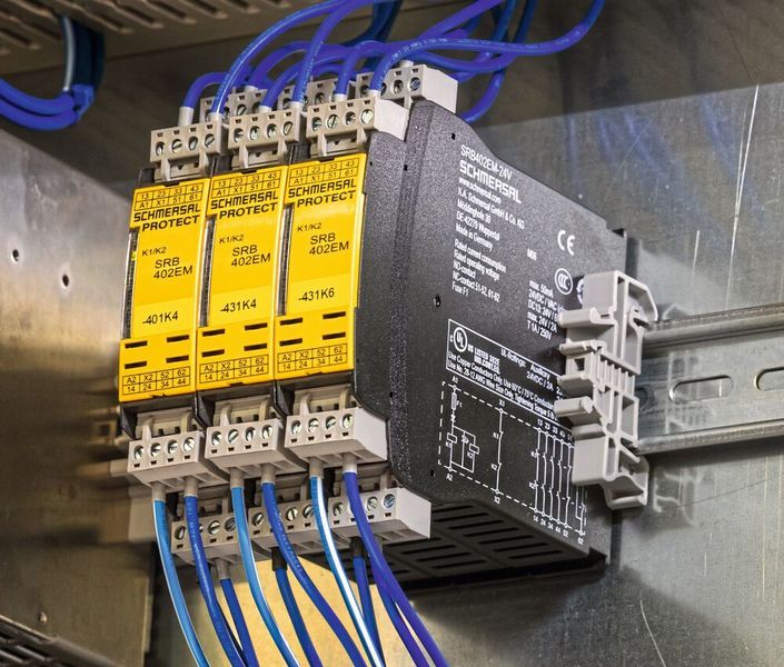 Die Sicherheitsrelaisbausteine der Baureihe SRB-E können in Anwendungen bis Kat. 4 / PL e und bis SIL 3 eingesetzt werden. (Schmersal)