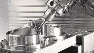 Die Schwenkkopfeinheit bietet zahlreiche Vorzüge im Hinblick auf die  Komplettbearbeitung zum Beispiel von kubischen Bauteilen. (Heller)