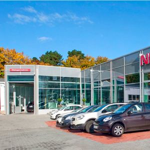 (Nissan)