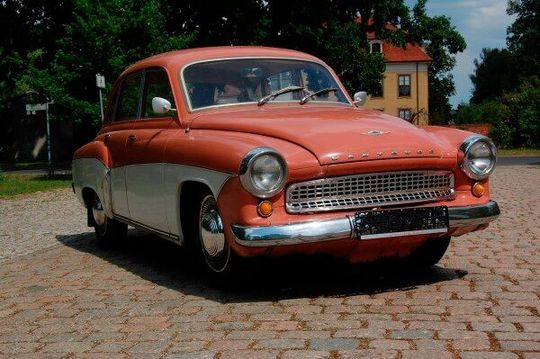 DDR-Legende Wartburg feiert Liebhaber-Comeback als Oldtimer! Das war das erste Wartburg-Modell, das ab 1956 in Eisenach vom Band lief: Der 311. Dieser – und seine Nachfolger – sind heute wieder gesucht. Die Anmeldezahlen steigen ...(Bild:  T. Oberlanger)