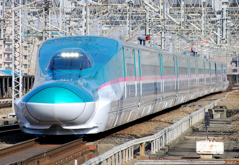 Auch der japanische JR East E5 schafft seit dem Jahr 2013 eine Geschwindigkeit von 320 km/h. (gemeinfrei)