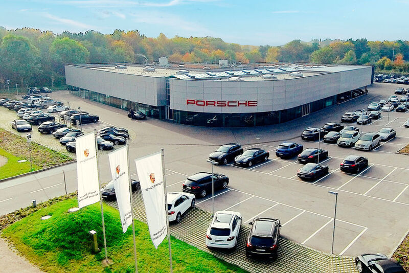 ... und das Porsche-Zentrum Hamburg Nord-West. (Porsche-Niederlassung Hamburg)