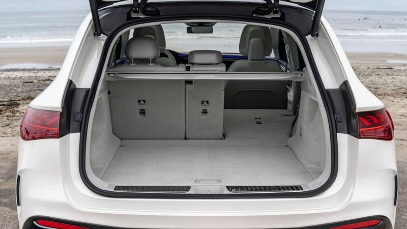 Das Kofferraumvolumen variiert zwischen 520 und 1.675 Litern. (Bild: Mercedes-Benz)