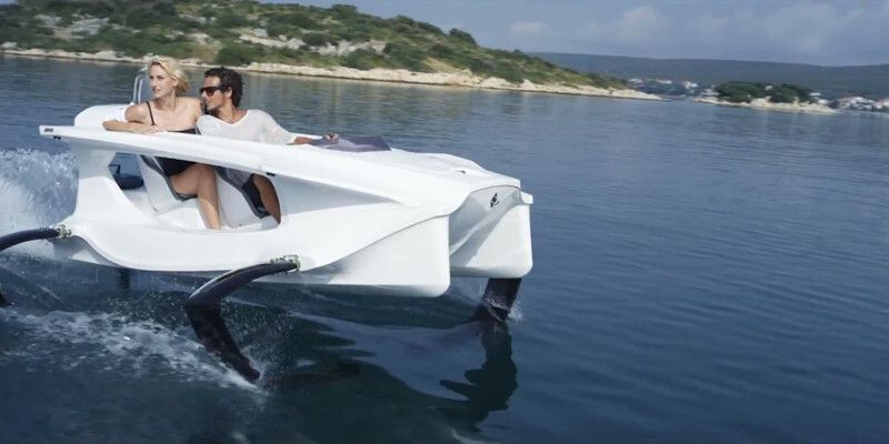 Zum Abheben – das elektrische Tragflächenboot Quadrofoil (Quadrofoil)