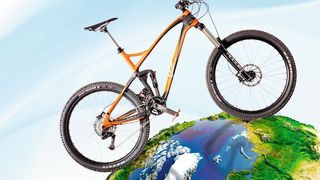 Auf der Eurobike 2017 wird das Igus Bike – ein speziell angefertigtes Carbon-Fahrrad mit 25 Iglidur-Gleitlagern – vorgestellt. (Igus)