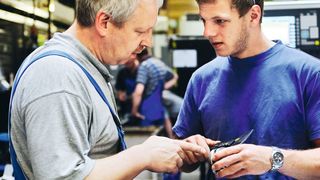 Abb. 1: Wichtig für Unternehmen im produzierenden Gewerbe: die Wareneingangskontrolle. (© Ingo Bartussek – stock.adobe.com)