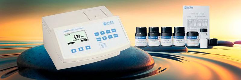 Das HI 88713-02 ist ein ISO 7027 konformes Trübungs-Labormessgerät hoher Präzision, speziell für Messungen in niedrigen Bereichen, z.B. bei Trinkwasser.(Bild:  © psdesign1 - stock.adobe.com; Hanna Instruments; [M] Alban)