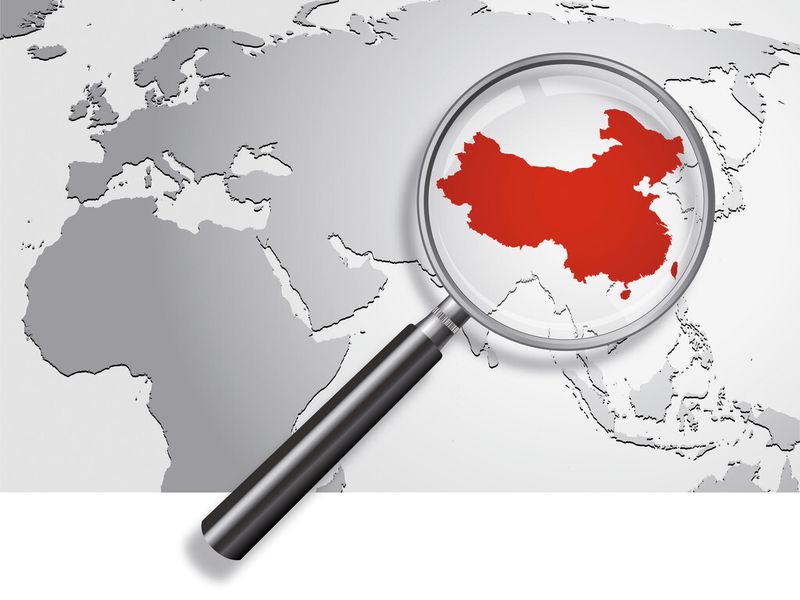 Genau hinsehen: Wer Medizinprodukte für die Volksrepublik China zulassen will, steht seit März dieses Jahres neuen Herausforderungen – und Chancen – gegenüber. (© beugdesign - Fotolia)