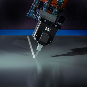 Beim IDDA.Seal werden einzelne PVC-Dichtmaterialtropfen mit hoher Frequenz über fünf Nadeln appliziert, erklärt Atlas Copco. 