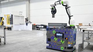 Derzeit im Testbetrieb: die automatisierte Fräszelle, bestehend aus einem 3-Achs-BAZ „Fanuc Robodrill α-D21MiB5“, dem mobilen Cobot „G4T4“ und der „R-C2“-Werkstückautomation von Gressel. (Bild: Gressel)