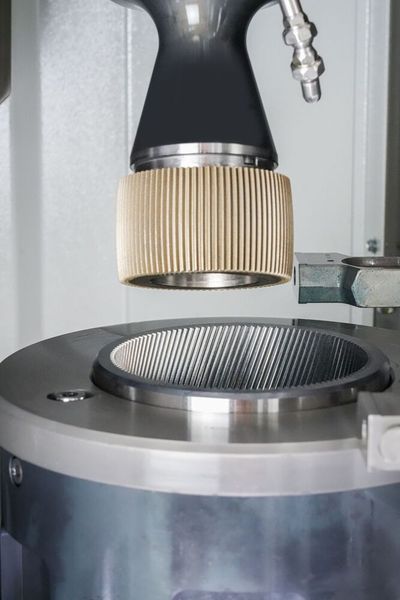 Quality and efficiency for internal gears: Skive Finishing combines the flexibility of skiving with the surface quality of CBN grinding technology. (Source: Liebherr-Verzahntechnik)