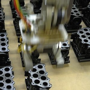 Bild 1: Werden die Gehäuse für Lkw-Niveauregulierungssysteme aus Kunststoff gefertigt, wird die Herstellung günstiger, schneller und das Teil außerdem leichter.