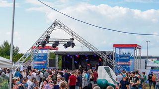 Zum Unternehmensgeburtstag von Schäflein waren 1500 Menschen nach Grettstadt gekommen. (Meliz Kaya & Konstantin Winter)