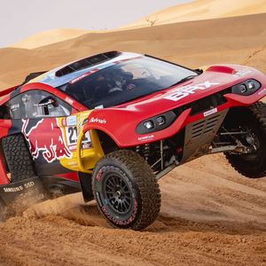Zum Vergleich: Der BRX Hunter T1+ Anfang 2022 auf der Rallye Dakar mit Sébastien Loeb am Steuer.(Bild:  Prodrive)