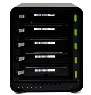 Mit der Beyond-RAID-Technologie ist das Drobo 5C sehr flexibel nutzbar: Das Array ermöglicht doppelte Redundanz gegen Datenverlust auch bei Platten oder SSDs unterschiedlicher Kapazität, Hot-Swapping und das Anlegen eines zweiten Volumes für für Backups oder Full Disk Encryption. (Drobo)