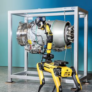 Forschende des Fraunhofer IOF haben den Scanner mit einem Roboterhund der Marke Boston Dynamics gekoppelt. So sollen Messungen effizienter und Mitarbeitende entlastet werden. (Bild: Fraunhofer IOF)