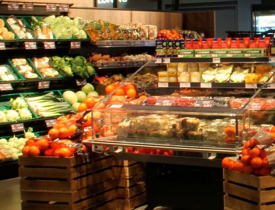 Der deutsche Einzelhandel erholt sich, wie das Münchener Ifo-Institut analysiert hat. Das bestätigt auch das Statistische Bundesamt. Vor allem im Lebensmittelsektor steigt der Umsatz. Hier mehr Details zur Branche ...(Bild:  G. Nuss)