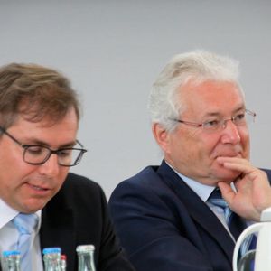 Positive Aussichten: Falk Senger (li.), Messegeschäftsführer der Automatica, und Dr. Norbert Stein, Vorstandsvorsitzender des VDMA Robotik + Automation blicken auf eine erfreuliche Marktentwicklung.