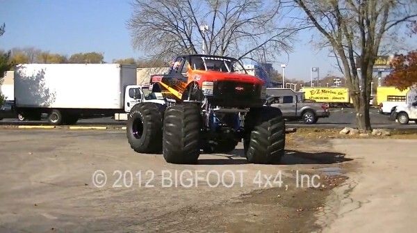 Der Bigfoot 20: der weltweit erste Monstertruck mit Elektroantrieb macht mit über 260 kW und 1100 Nm Autos umweltschonend platt (Bild: Bigfoot 4x4 Inc.)