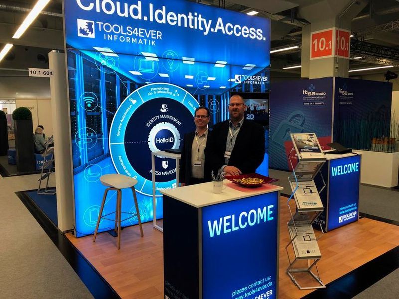 Tools4ever 

Tools4ever präsentierte auf der IT-Security-Messe eine vollständig cloudbasierte Identity- und Access-Management-Lösung namens HelloID. Die Lösung soll Mitarbeitern einen sicheren Zugriff auf alle Daten und Anwendungen bieten, die sie für das Tagesgeschäft brauchen. Ein cloudbasiertes Dashboard zeigt jedem Mitarbeiter die ihm zur Verfügung stehenden Anwendungen und Berechtigungen an, der Zugriff erfolgt via Multi Faktor Authentifizierung. Über Self-Service und Workflow-Management will es die Software ermöglichen, dass Mitarbeiter eigenständig Änderungen beantragen oder freigeben, wenn sie hierzu berechtigt sind. Das integrierte Data Management garantiert eine kontrollierte Zugriffsverwaltung auf die Daten.

Mehr Informationen unter  www.tools4ever.de 
 (Vogel Communications Group)