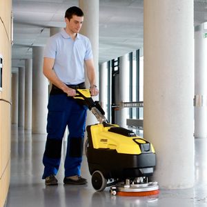 Kärcher hat die Scheuersaugmaschine BD 40/12 C Bp für die professionelle Gebäudereinigung in Gastronomie, Einzelhandel, Gesundheitswesen und Handwerk konzeptioniert. Bild: Kärcher