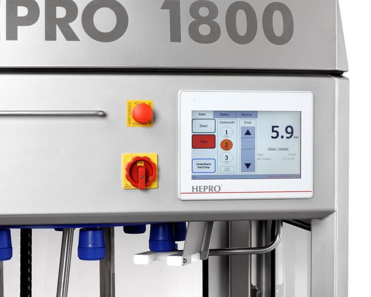 Autorisierte Techniker können über eine geschützte Ebene viele zusätzliche Parameter überprüfen und so Optimierungen vornehmen. Über das Wachendorff Web-Panel kann der Bediener wichtige Parameter einstellen. (Fotostudio Externest)