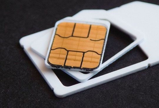 Hirn einschalten! Wissenschaftler aus Cambridge haben einen umfangreichen Graumarkt ausgemacht, auf dem SIM-Karten verschiedener Hersteller zu Betrugszwecken missbraucht werden. Lesen Sie hier, auf was man da gefasst sein muss ...(Bild:  SIM-Salabim)