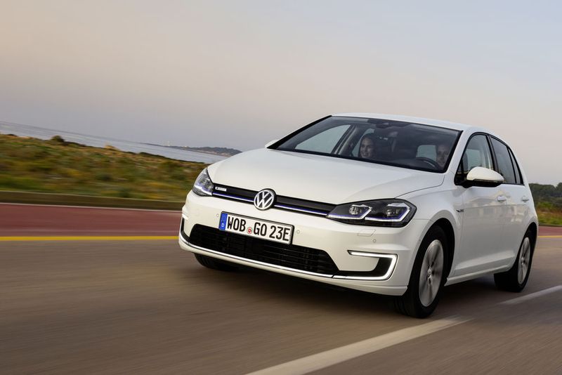 Die Reichweite gibt der Hersteller nun mit 300 Kilometern an. (VW)
