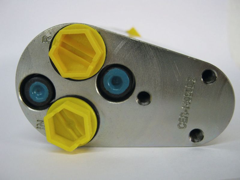 Die HC2-Einbauvarianten der hydraulischen Minibooster Druckverstärker bieten sich vor allem für stationäre Maschinen an. (Bild: KVT-Fastening)