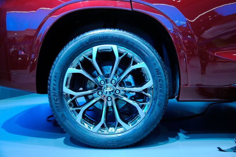 Continental liefert die Reifen für das 19-Zoll-Fahrwerk des SUVs Exeed TX. (Baeuchle/»kfz-betrieb«)