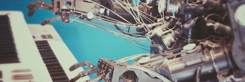 Sam spielt's nicht noch einmal, denn der Pianist in Rick's Bar hat ausgedient. Der Mensch muss darauf einstellen, dass ihm der "Roboter" künftig bestimmte Aufgaben abnimmt.(Bild:  gemeinfrei / Unsplash)