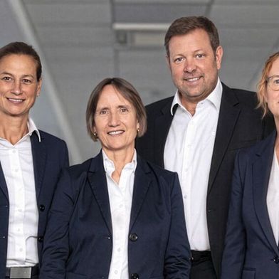 Die Geschäftsführung der Bank 11 (v. l.): Nina-Stephanie Bartha, Sandra Ebert, Jörn Everhard (Sprecher) und Michelle Giblin. (Bild: Bank 11)