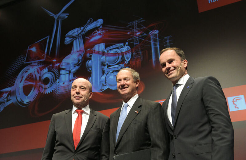Partner Country USA: global stage for integrated industry. Dr Jochen  Köckler, member of the board of Deutsche Messe (r-l), John B. Emerson, US Ambassador to the Federal Republic of Germany and Johann Soder, managing tech- nology and innovation at SEW Eurodrive. (Source: Hannover Messe)
