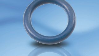 Bisher waren NBR-Dichtungen bis maximal 110 °C dauerhaft einsetzbar. Mit einer nitrosaminfreien Schwefelvernetzung wird eine optimierte Alterungsbeständigkeit auch für kurzfristig auftretende Spitzentemperaturen bis 125 °C erreicht. Bild: Freudenberg Simrit (Archiv: Vogel Business Media)