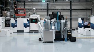 Aus dem NextGenAM-Projekt wurde die AM-Fertigungszelle. Sie wird indivieduell an die Anwendung angepasst und spart damit Kosten. (EOS)