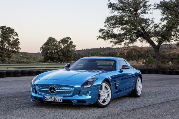 Der Mercedes-Benz SLS AMG Coupé Electric Drive - mit einer Gesamtleistung von 552 kW und einem maximalen Drehmoment von 1000 Nm der stärkste Elektro-Supersportwagen der Welt (Daimler AG)