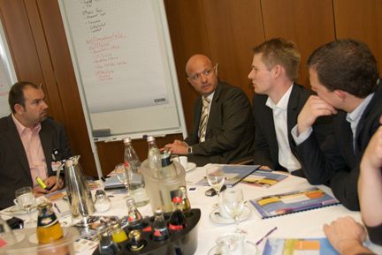 Intensive Gespräche während des Workshops (Archiv: Vogel Business Media)