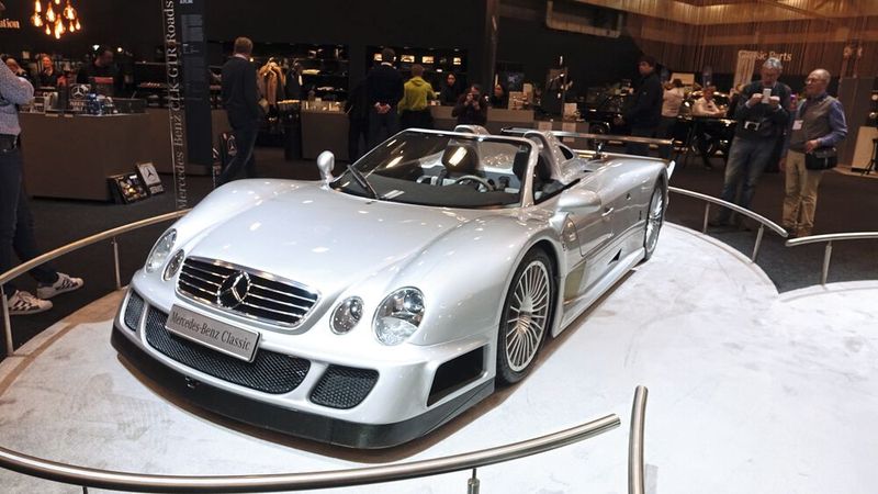 Streng genommen kein Mercedes, sondern ein HWA-AMG CLK GTR. Vom GT1-Rennwagen für die FIA-GT-Meisterschaft entstanden lediglich 25 Stück, davon fünf als Roadster. Gebaut wurden sie von 1998 bis 2002. (Bild: Dominsky – VCG)