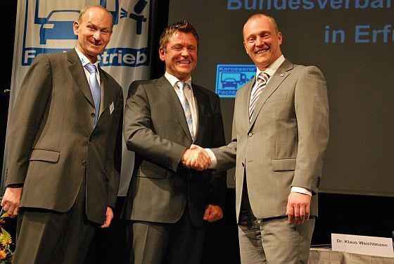 Dr. Klaus Weichtmann, Hauptgeschäftsführer des ZKF, Wilhelm Hülsdonk, Bundesinnungsmeister und ZDK-Vizepräsident und Peter Börner, ZKF-Präsident bekräftigten ihren Willen zur Zusammenarbeit der Verbände. (Archiv: Vogel Business Media)